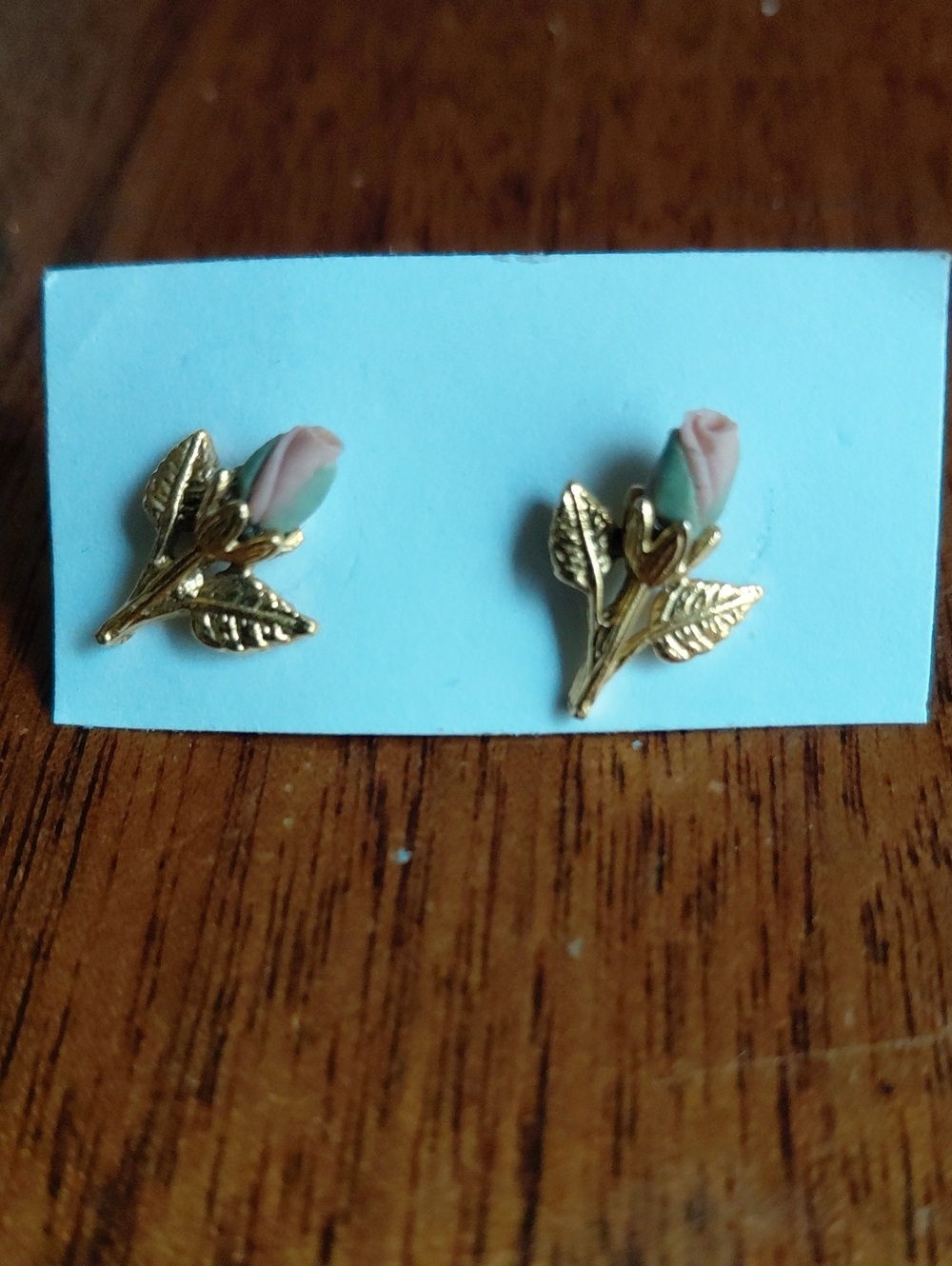 Dainty Rose Earings With Green And Pink Ceramic Rose Detail. Gold Tone